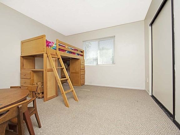 5th image of 608 Poinsettia Ave