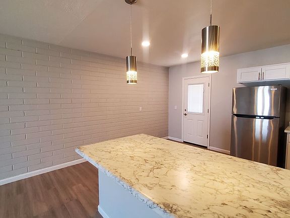 3rd image of 315 W 10th Pl APT 4