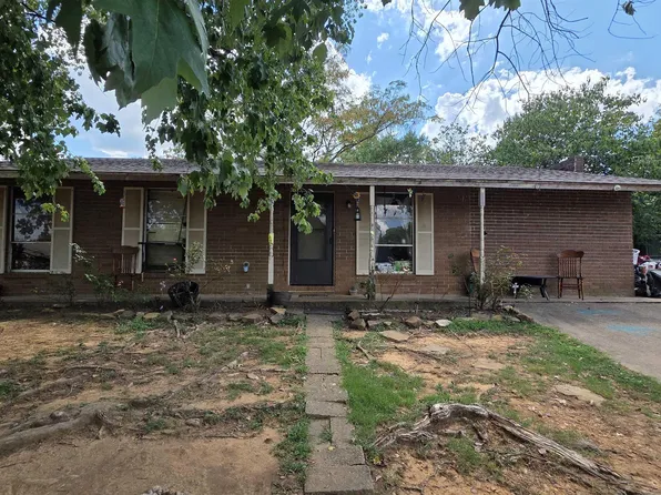 202 Eisenhower St, Morrilton, AR 72110