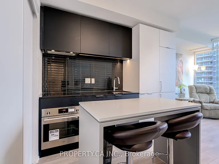 33 Helendale Ave #719 — Photo 15