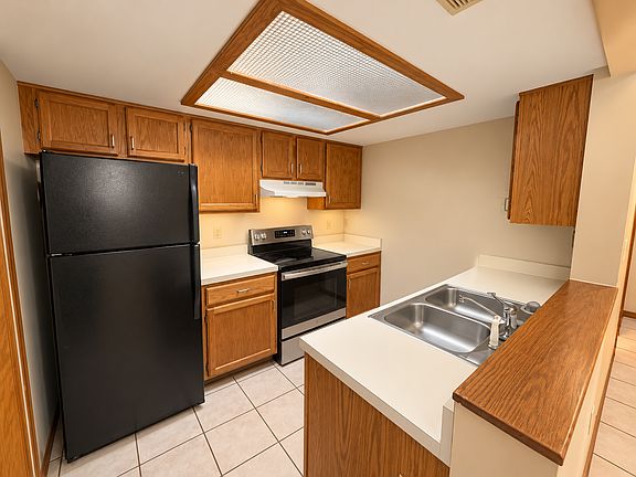 4th image of 816 SW 55th Ter