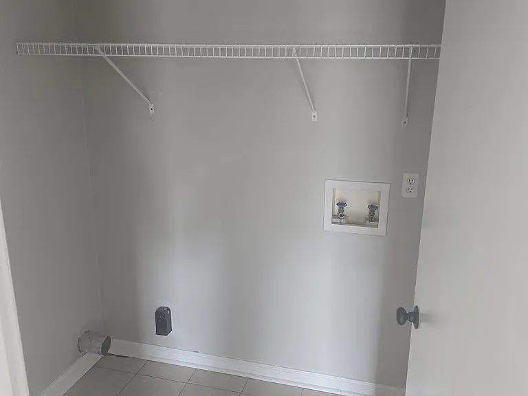 642 Maplewood Dr — Photo 6