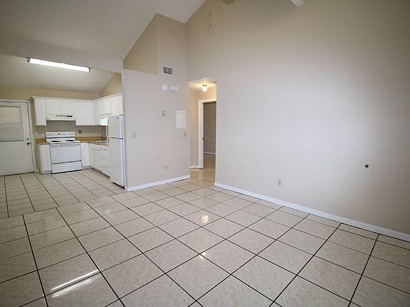 5th image of 907 N 77th Ave #B