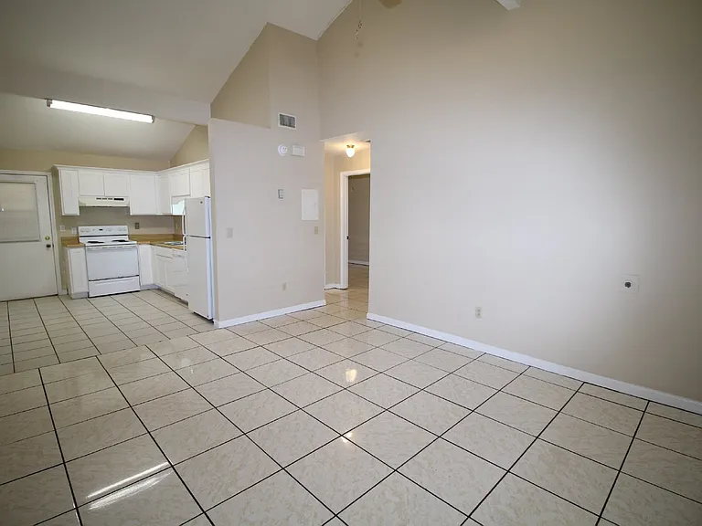 907 N 77th Ave #B — Photo 5