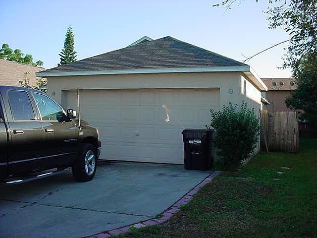 1st image of 409 Cadenza Dr