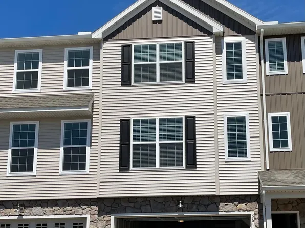 561 Brook Shire Ct, Mechanicsburg, PA 17055