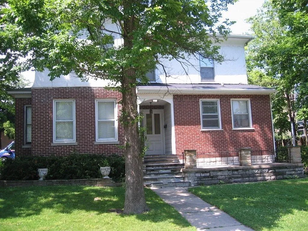 3 bed, $2,200 — Photo 1