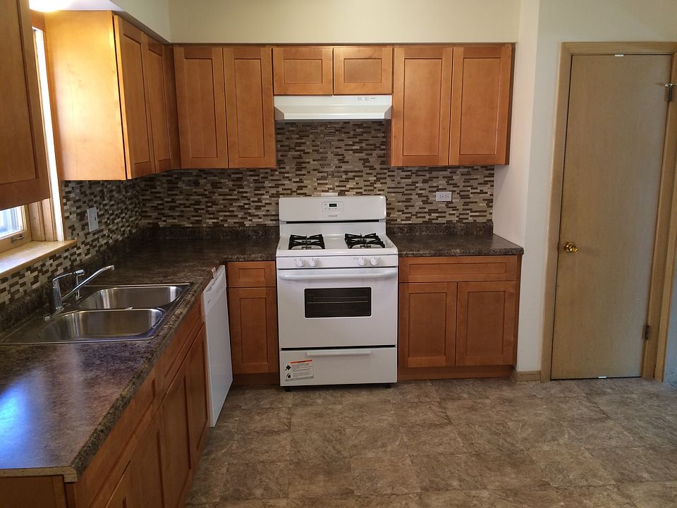 Remodeled kitchen, new appliances, cabinets and countertops