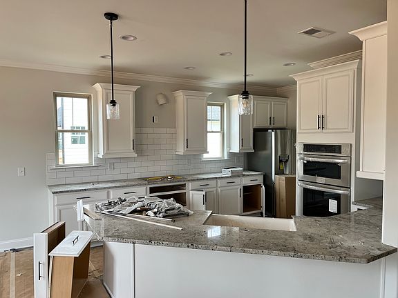 3rd image of 205 Monaview Cir