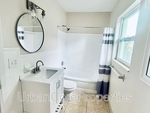 3rd image of 105 7th Ave N #6