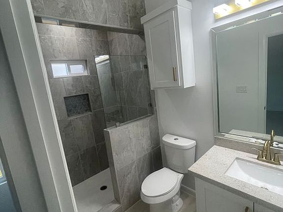 5th image of 1024 N Woodson Ave #1