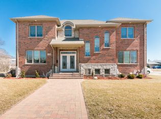 7720 Davis St, Morton Grove, IL 60053