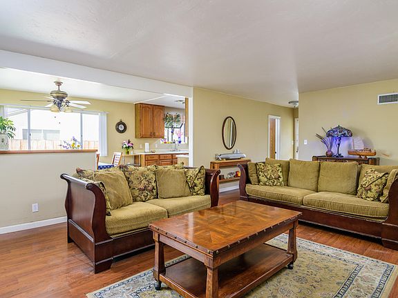 4th image of 5635 Delano Ave
