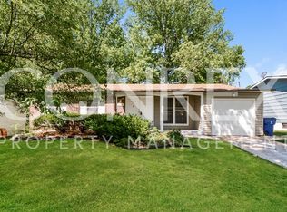 11825 El Camara Dr, Florissant, MO 63033