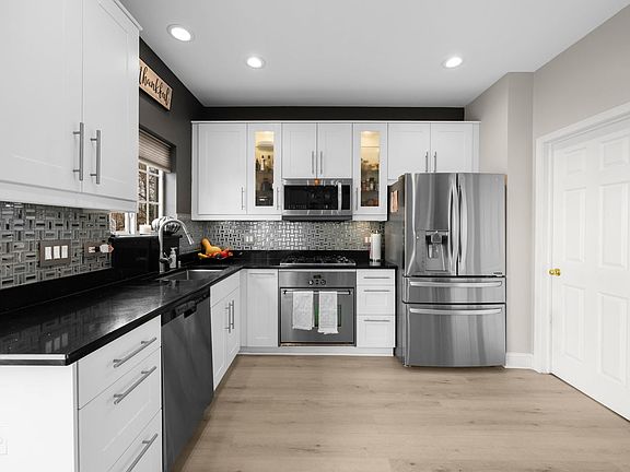 4th image of 43 Monarch Dr #302