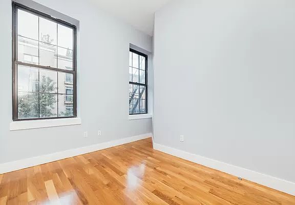 5th image of 312 Bedford Ave APT 3
