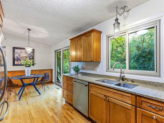 3rd image of 762 Elrene Ct