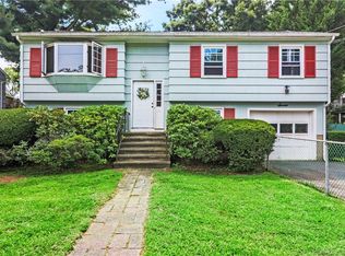 7 Pettom Rd, Norwalk, CT 06850