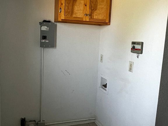 5th image of 1520 E 8th St