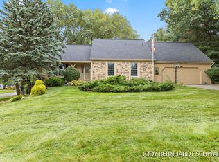 2948 Woodsboro Dr NE, Grand Rapids, MI 49525