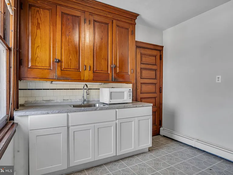 727 E Market St — Photo 18