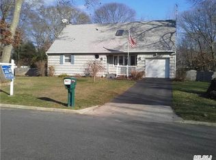 29 Central Woods Ln, Brookhaven, NY 11719