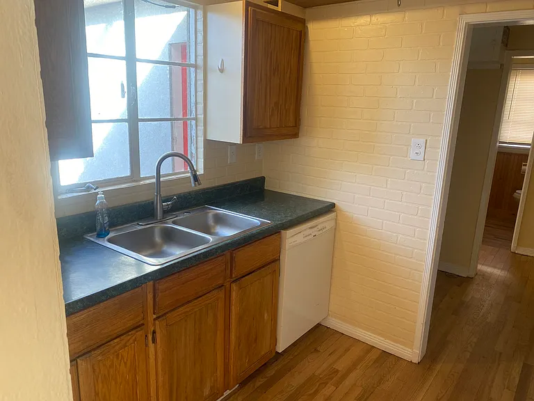 1527 S Fillmore St — Photo 5
