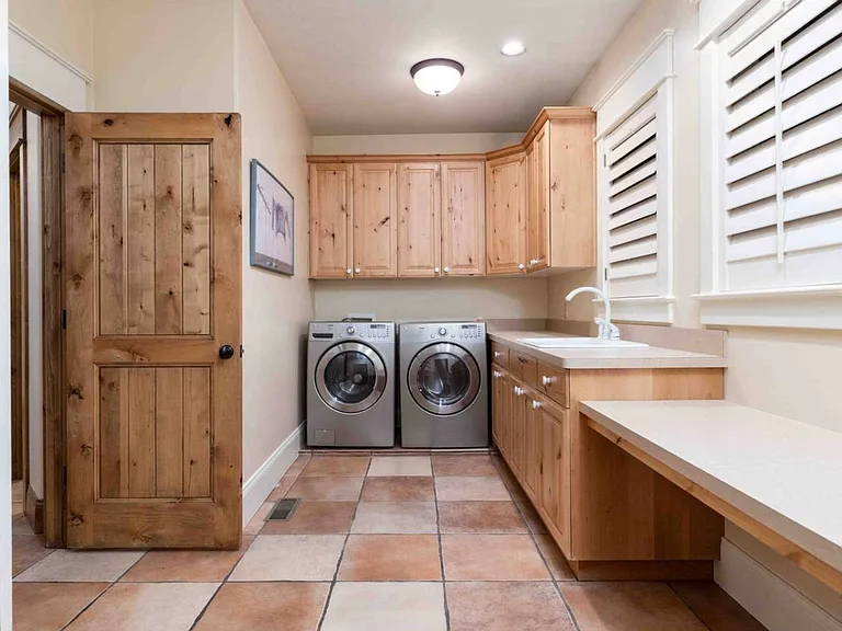 Laundry Room Cabinet