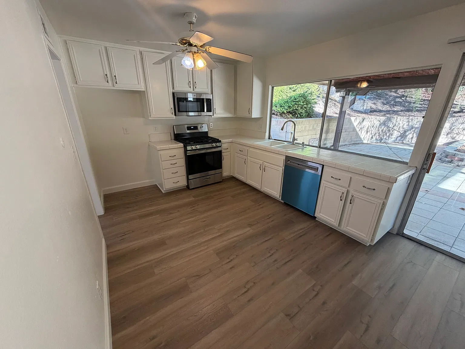 4 bed, 1800 sqft, $3,995 — Photo 3