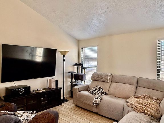 5th image of 836 Orinoco Dr SE