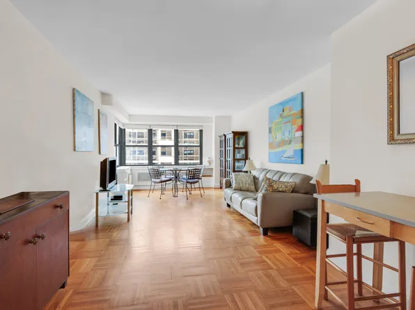 399 East 72nd Street image 2 of 8