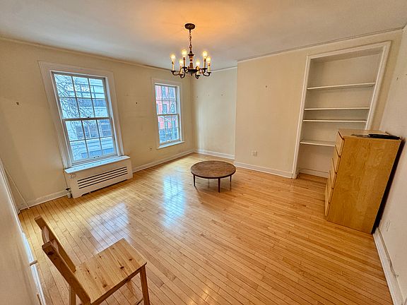 3rd image of 19 Van Dam St #3