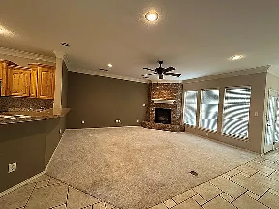 Comfy 3 bd/2 bth home in quiet neighborhood. Walk to the grocery store. 10 minutes to downtown. A... — Photo 3