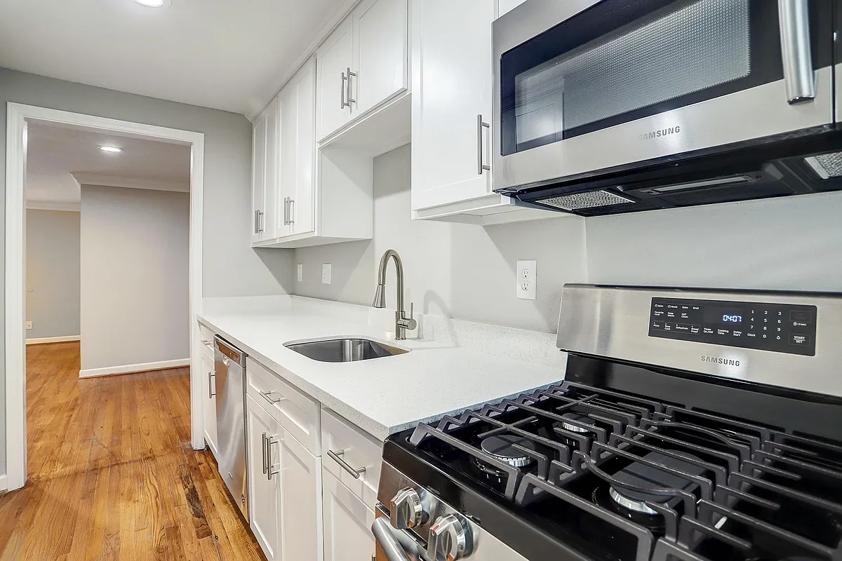 Building Photo - 2647 Greenbriar St #4