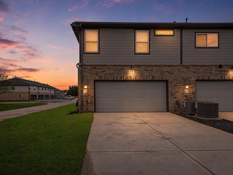 2830 Scanlan Mdw — Photo 2