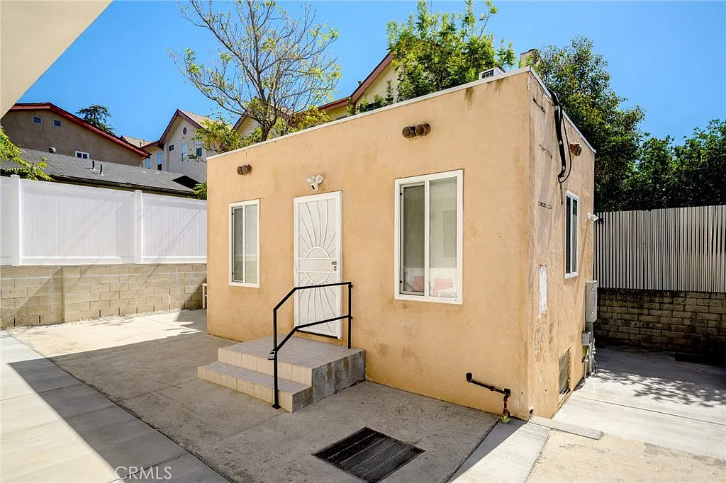 1 bed, 300 sqft, $1,400 — Photo 1