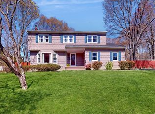 9 Colonial Ct, Miller Place, NY 11764