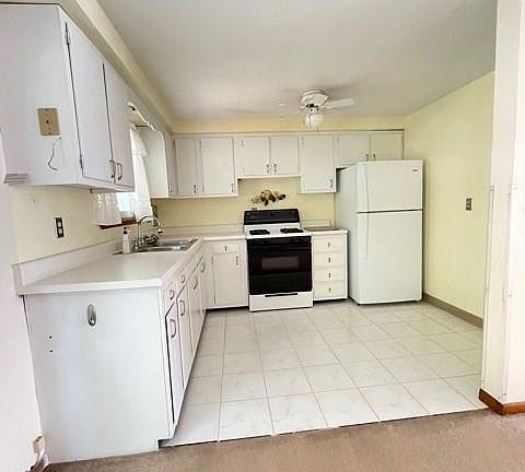 3rd image of 9 Deborah Dr