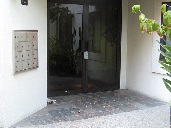 5th image of 667 Waverley St