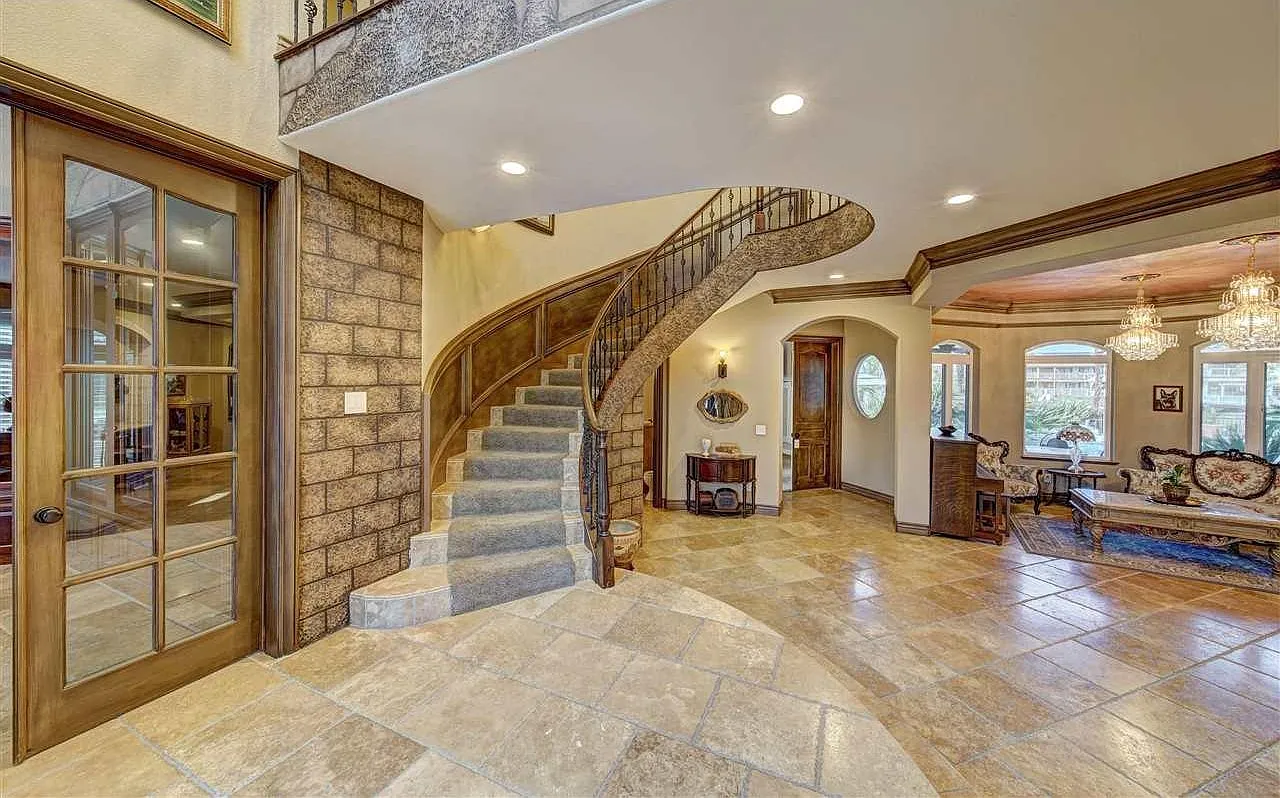 9 bed, 9000 sqft, $10,500 — Photo 3