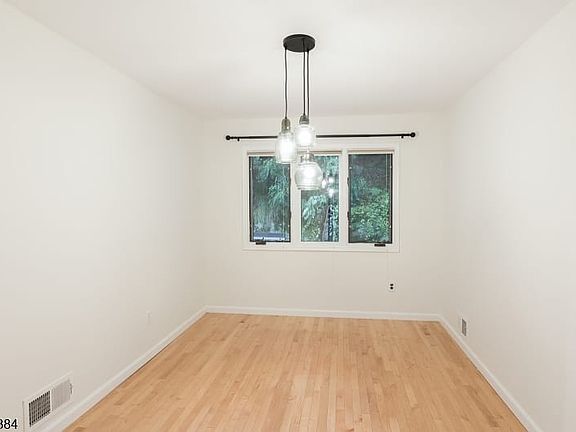5th image of 89 Continental Rd