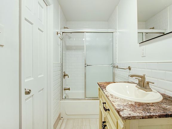 5th image of 529 E 13th St APT 5A