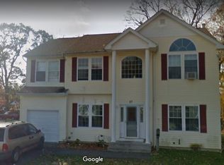 27 Smith St, Amityville, NY 11701
