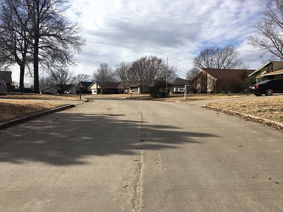 5th image of 2502 Trailwood Dr