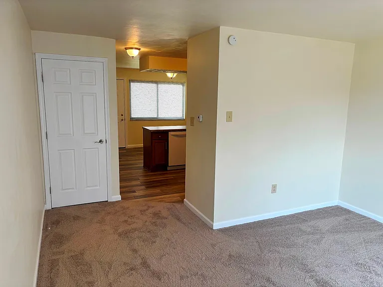 1222 Frank Ave — Photo 6