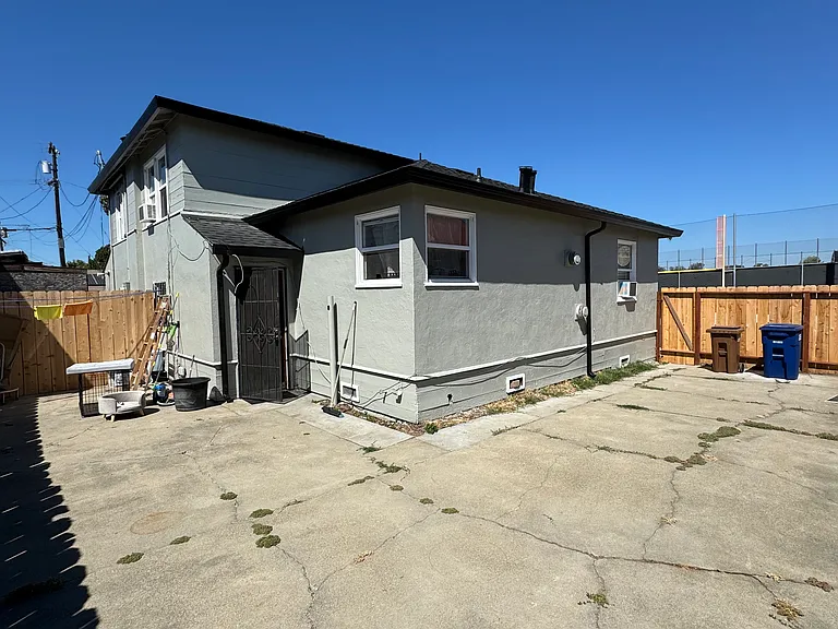 1530 Somers St — Photo 6