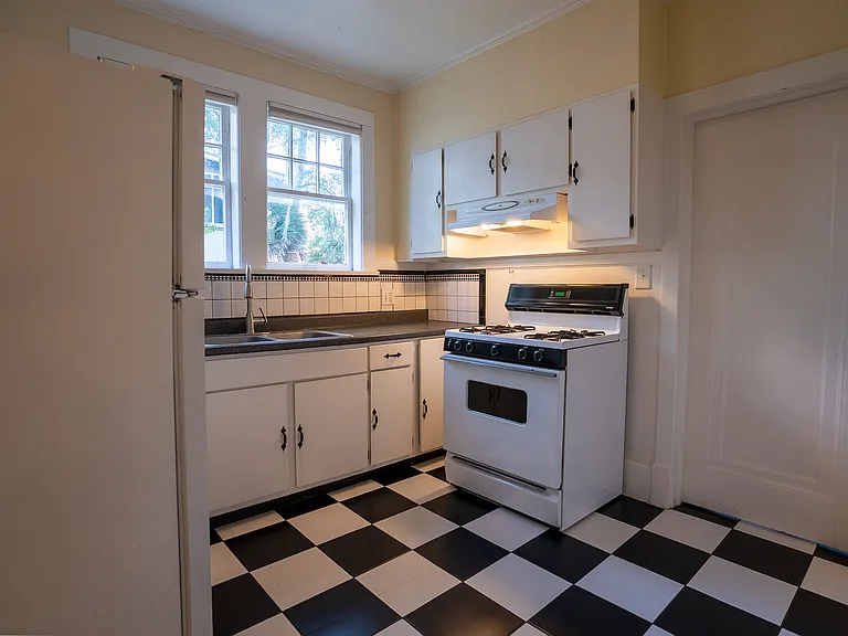 2733 Herschel St #1 — Photo 6
