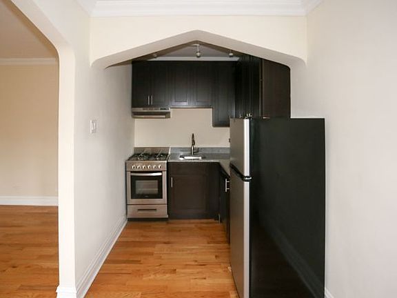 2nd image of 4737 N Hermitage Ave APT 301