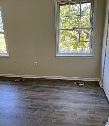 4th image of 8 Cornerwood Ct