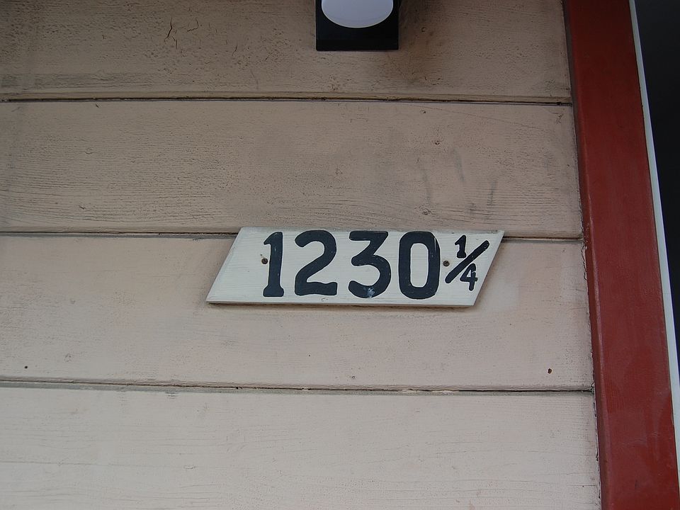 2nd image of 1230 1/4 N Beachwood Dr